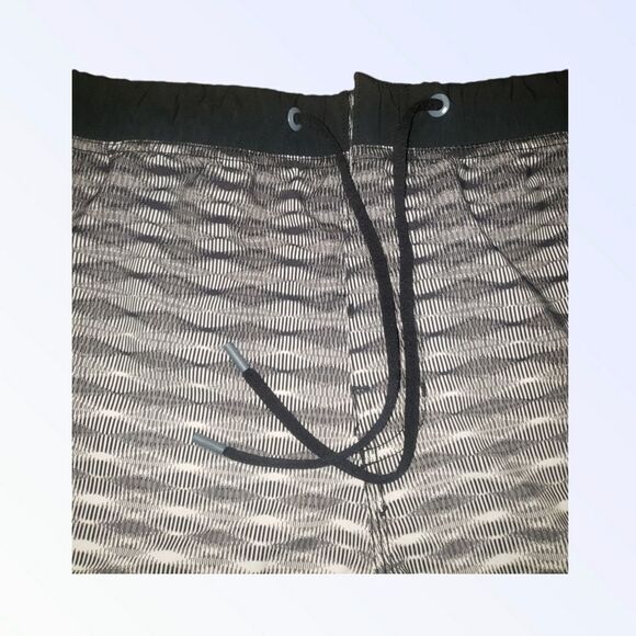 Men's Speedo black and white ombre Swim Board Shorts (7784103) size 36 - Picture 4 of 8